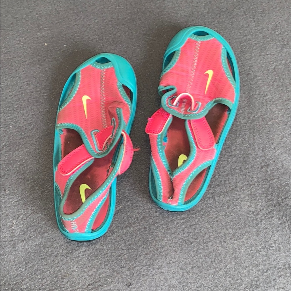 Size 10 Nike sandals